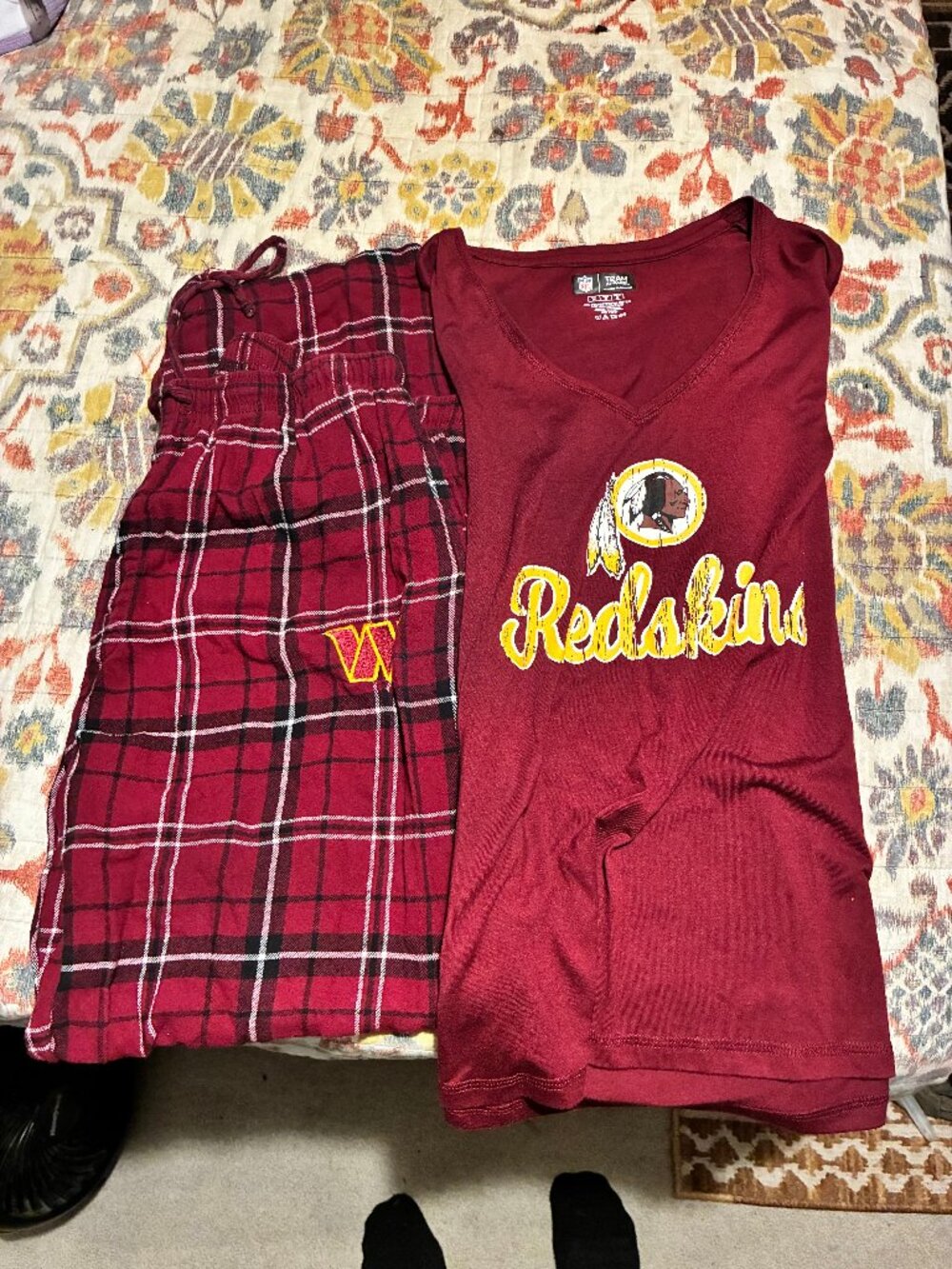 NFL Washington Redskins Pajama Set - MEDIUM - Top and Bottom - Picture 1 of 7